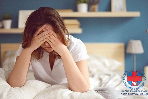 Ra khí hư màu vàng có mùi hôi tanh phải làm sao?